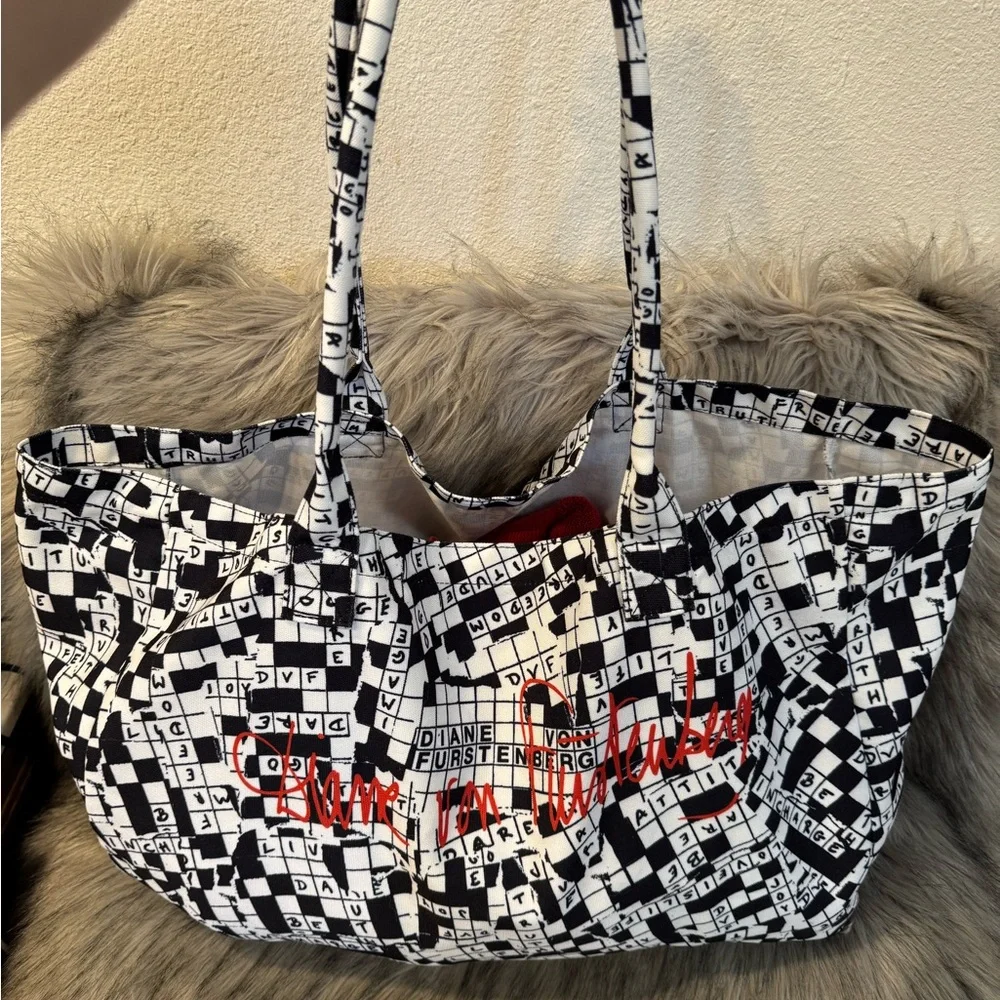 PRICE FIRM Diane Von Furstenberg Crossword Print Tote - Picture 1 of 9